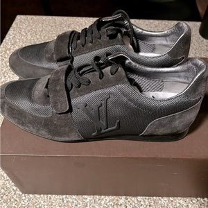 Louis Vuitton size 9